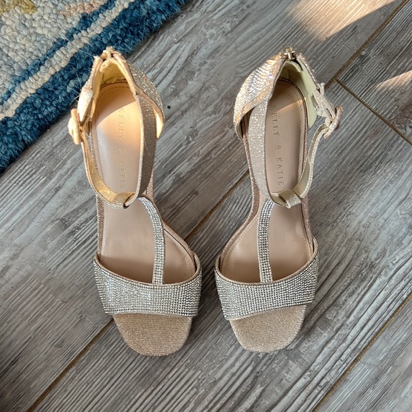 Kelly & Katie Conradd Platform Sandal - Picture 5 of 9